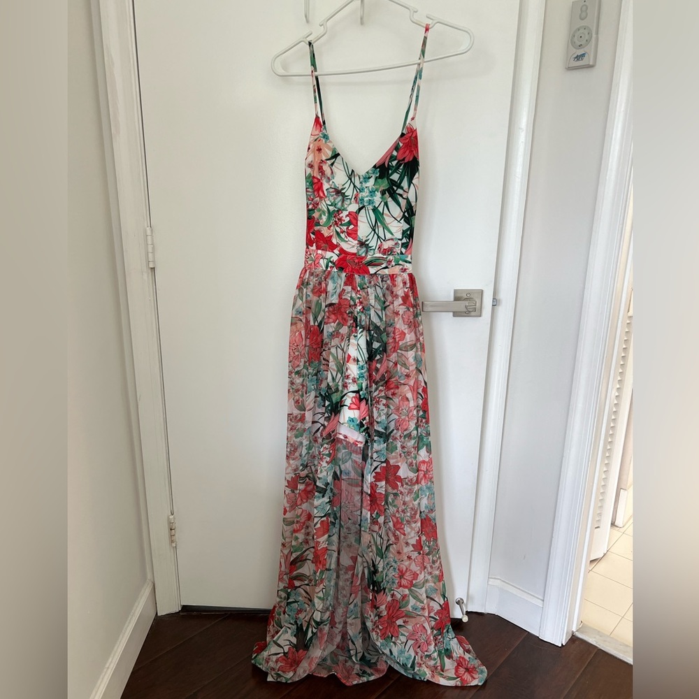Beautiful romper dress 😍 worn once to a wedding.